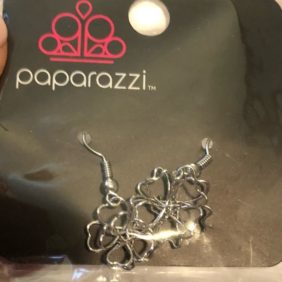 NEW Paparazzi dangle earrings